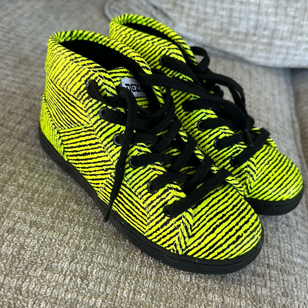 Dezzys toddler shoes Size 11
